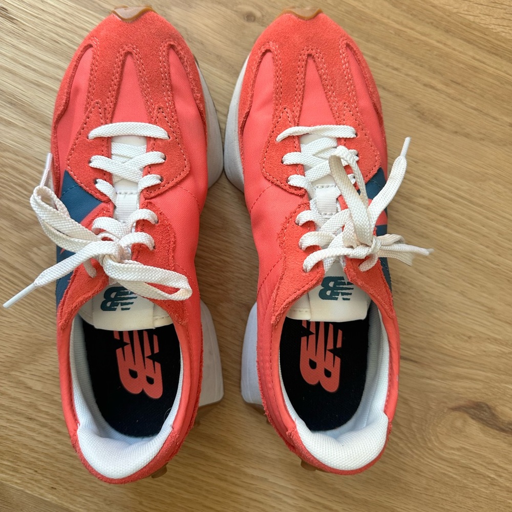 New Balance women’s 327 sneakers size 7.